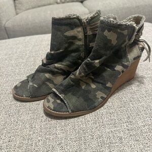 Very G Olive Camo Peep-Toe Wedge Booties